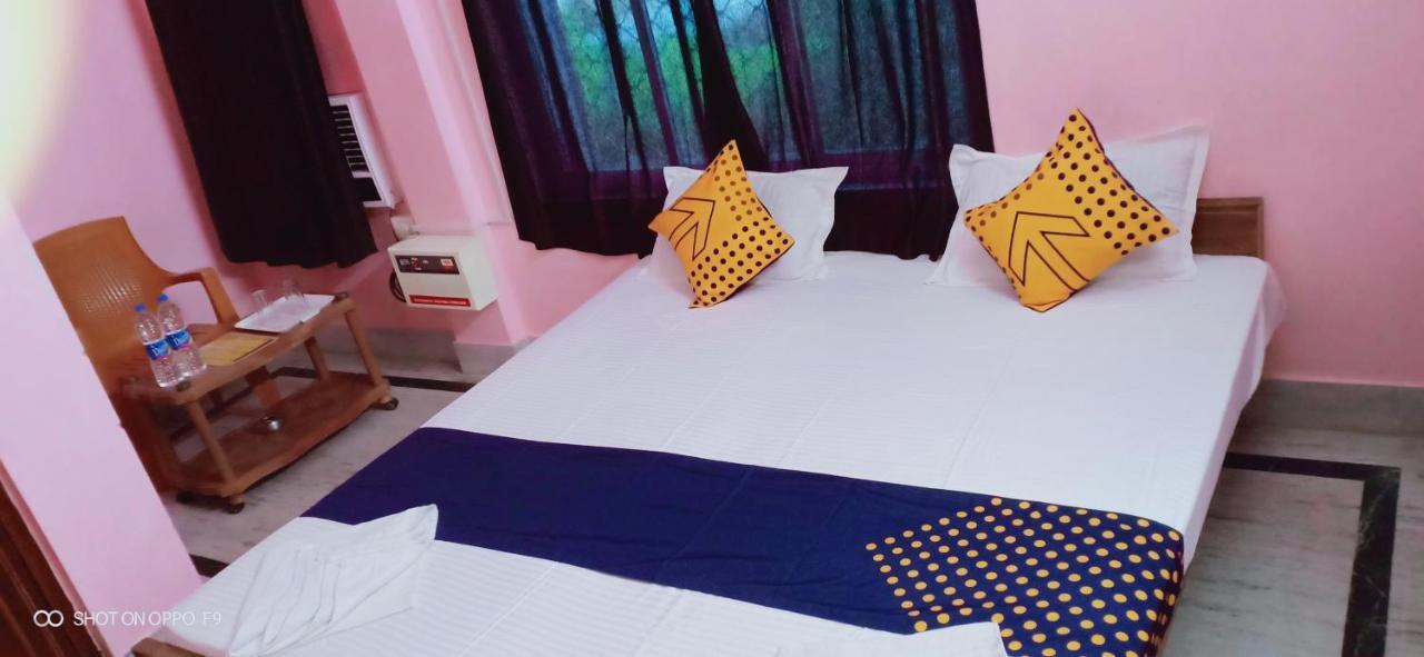 Hotel Gunjan Puri Eksteriør billede